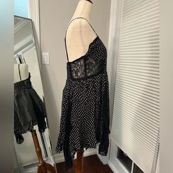 Catch Me | Navy Blue and White Flower Polka Dotted Summer Dress | Medium - Picture 5 of 11